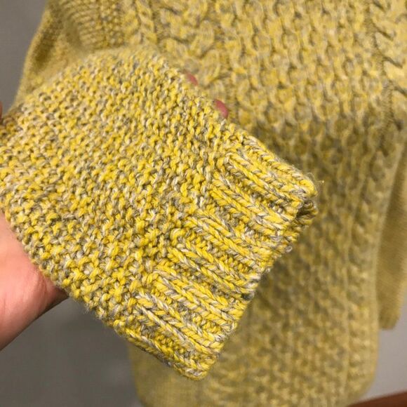 Beautiful knit sweater   - Picture 4 of 12